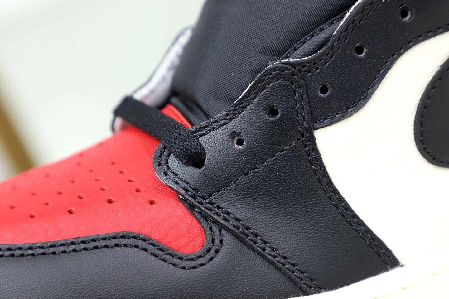 RETRO HIGH AIR JORDAN TOE' 'BRED OG 1 1008